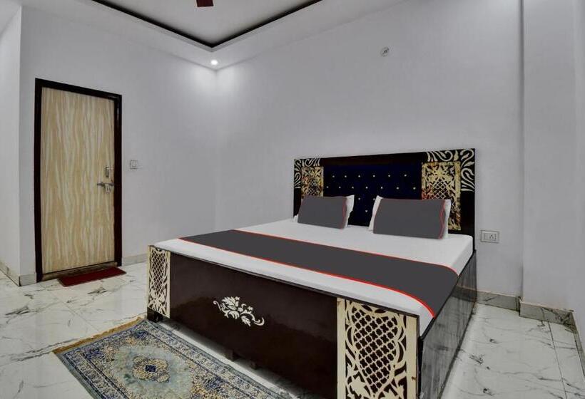 ホテル Oyo Flagship 81356  Royal Paradise