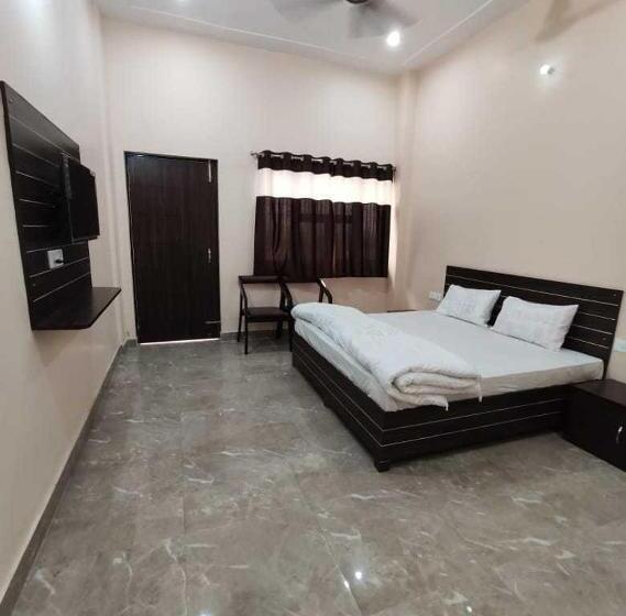 Отель Spot On Rajput Palace