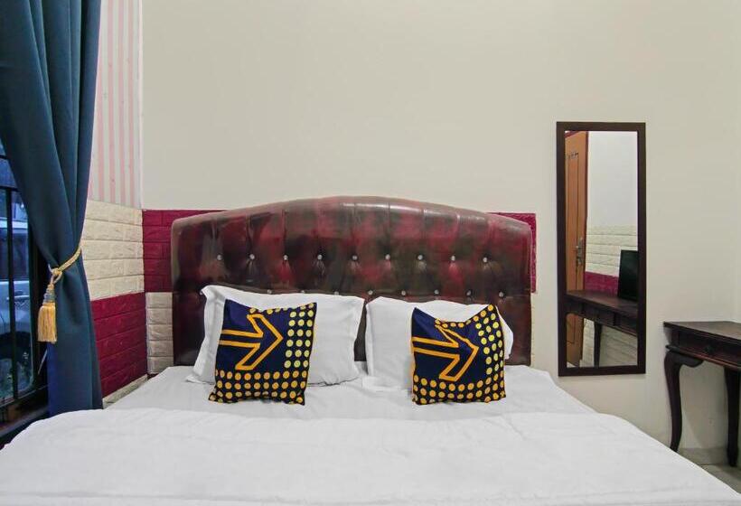 בית מלון כפרי Spot On 92570 Putri Guest House Syariah