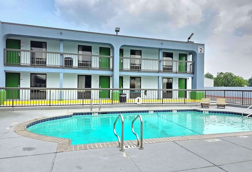 호텔 Surestay Studio By Best Western Victoria