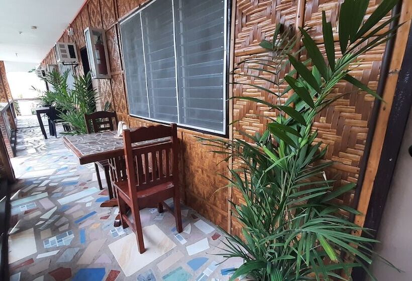 On Board Panglao Beach Hostel & Resort