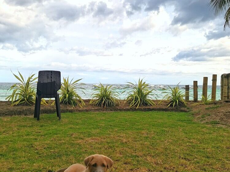 On Board Panglao Beach Hostel & Resort