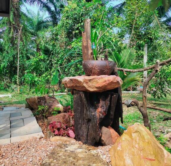 Pensió Baan Namthip Homestay Trang บ้านน้าทิพย์ โฮมสเตย์ตรัง