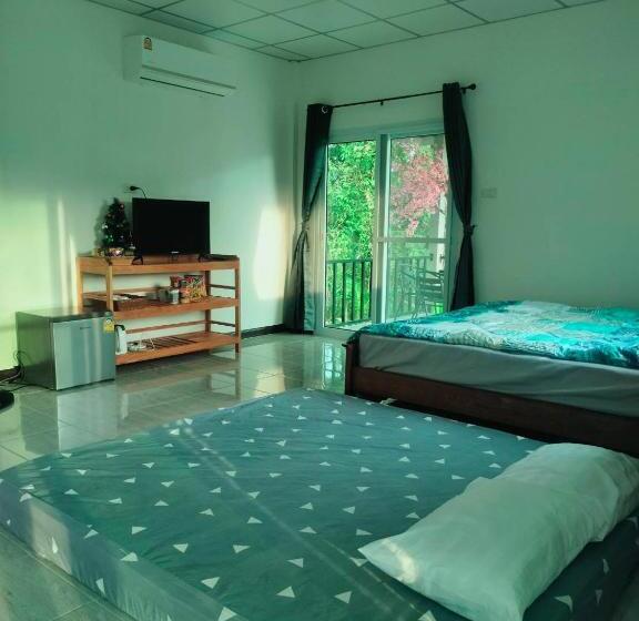Pensió Baan Namthip Homestay Trang บ้านน้าทิพย์ โฮมสเตย์ตรัง