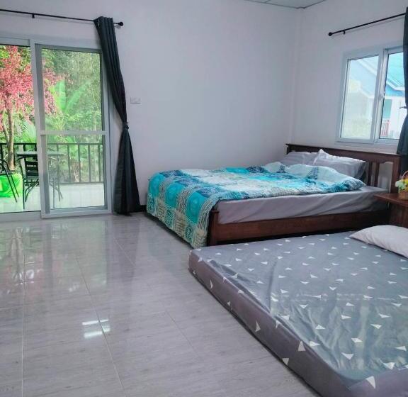 Pensió Baan Namthip Homestay Trang บ้านน้าทิพย์ โฮมสเตย์ตรัง