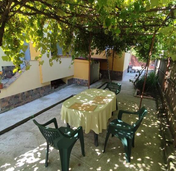 پانسیون Central House
