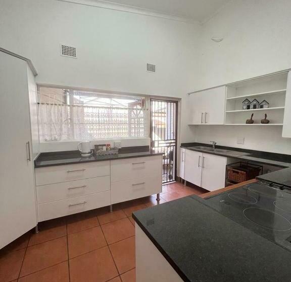 פנסיון Palm House Accomodation