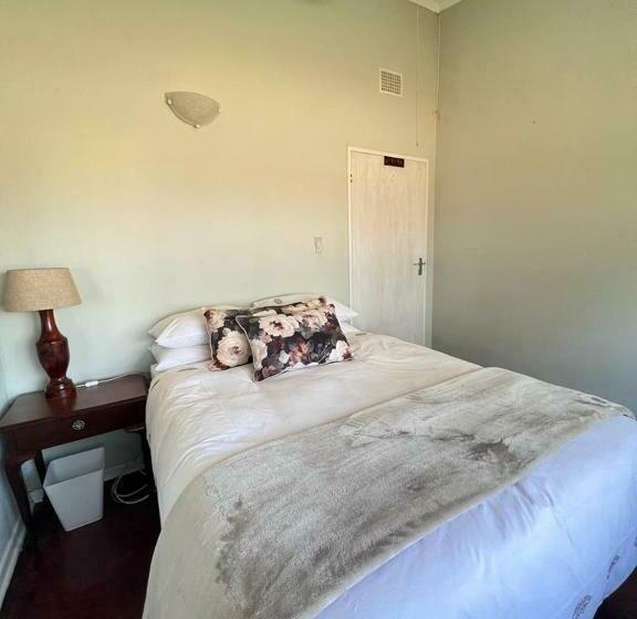 פנסיון Palm House Accomodation