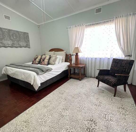 פנסיון Palm House Accomodation