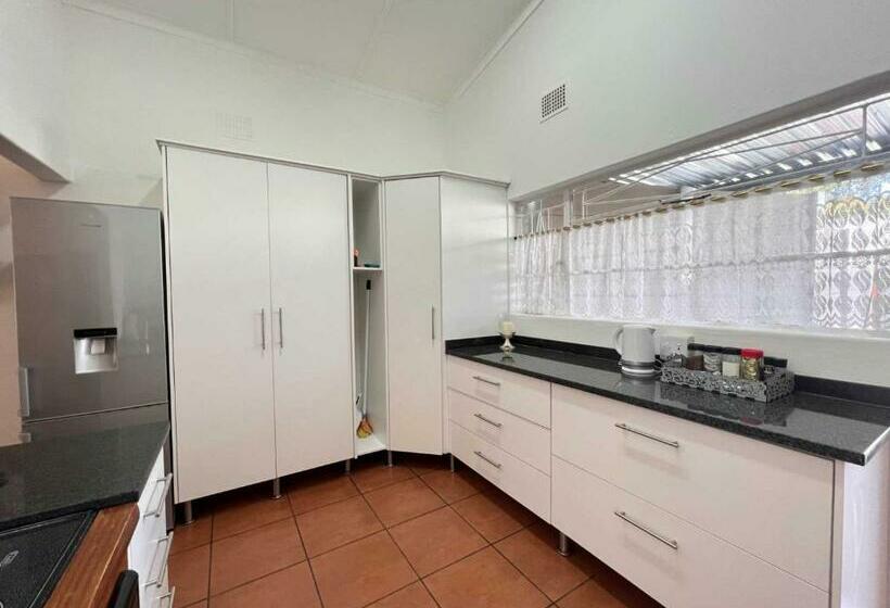 פנסיון Palm House Accomodation