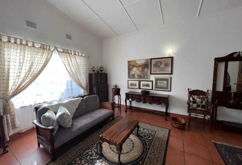 פנסיון Palm House Accomodation