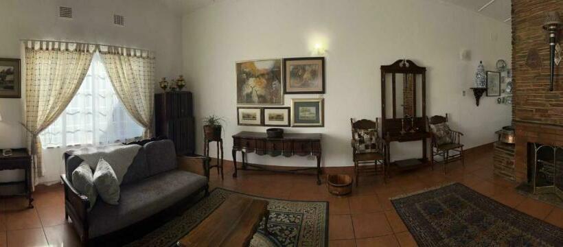 פנסיון Palm House Accomodation