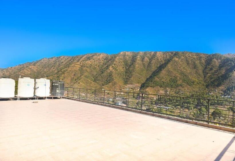 بنسيون Eminence Resort & Gym