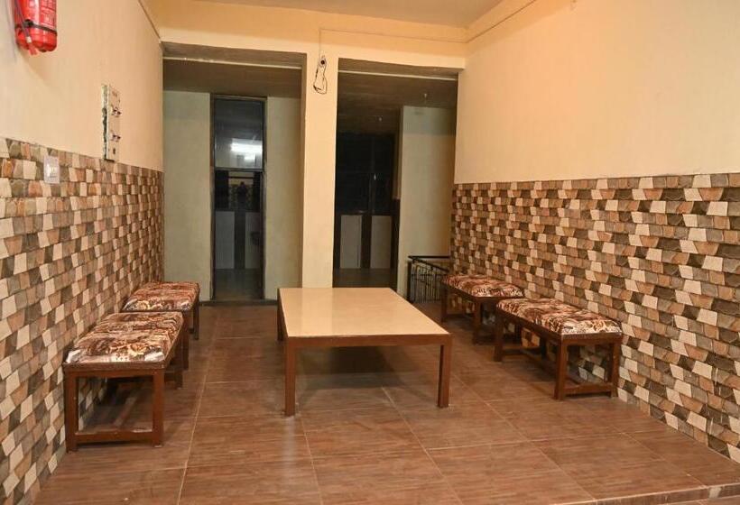 بنسيون Eminence Resort & Gym