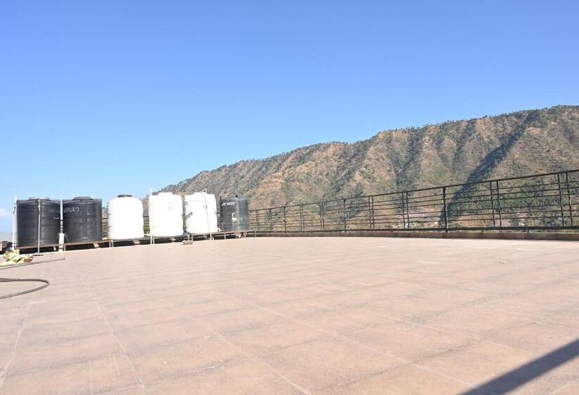 بنسيون Eminence Resort & Gym