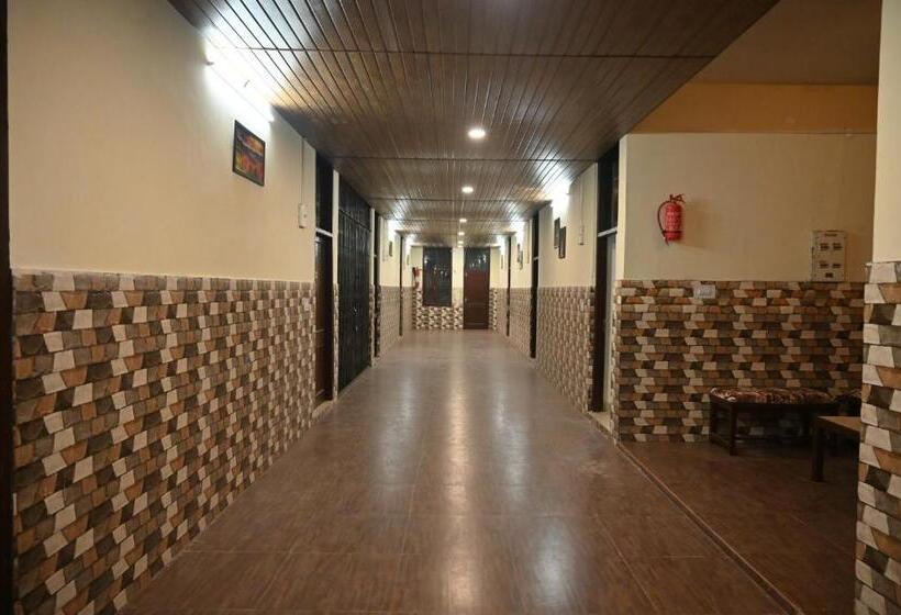 بنسيون Eminence Resort & Gym