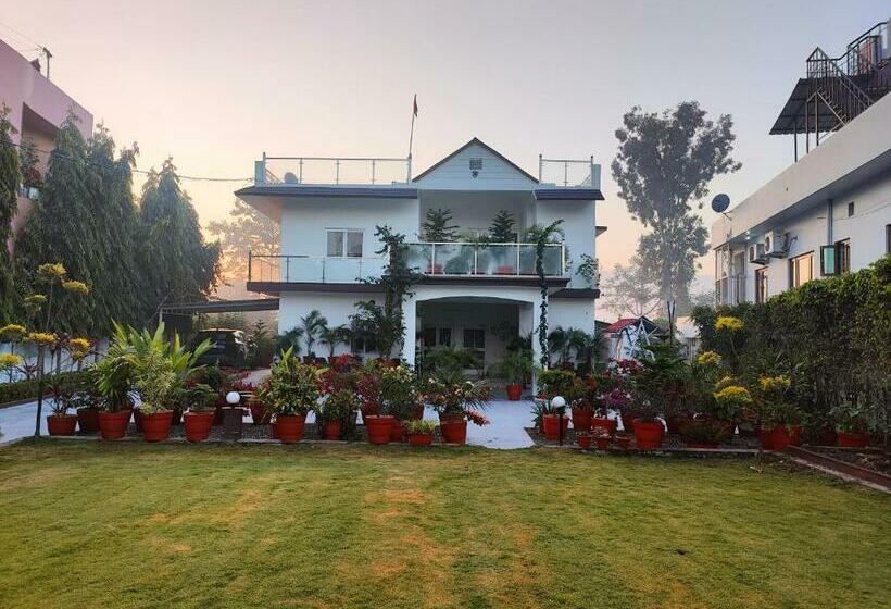 ペンション The Olive Greens