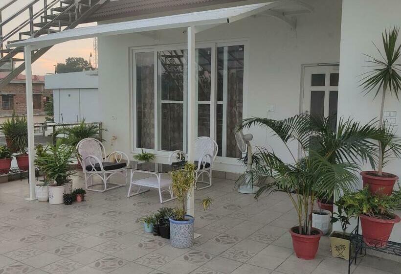 ペンション The Olive Greens