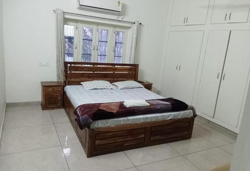 ペンション The Olive Greens