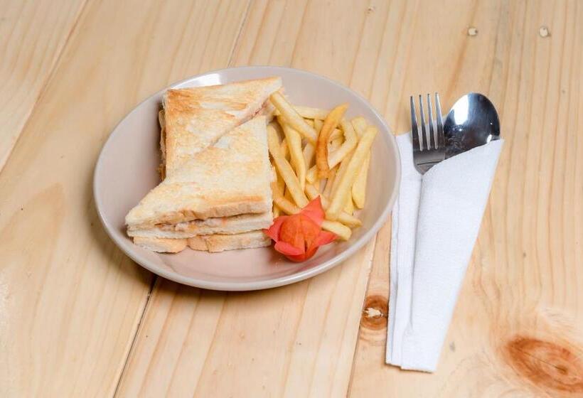 Phanomrung Hostel & Linn Chan Cafe พนมรุ้ง โฮส์เทล แอนด์ ลิณณ์จัง คาเฟ่