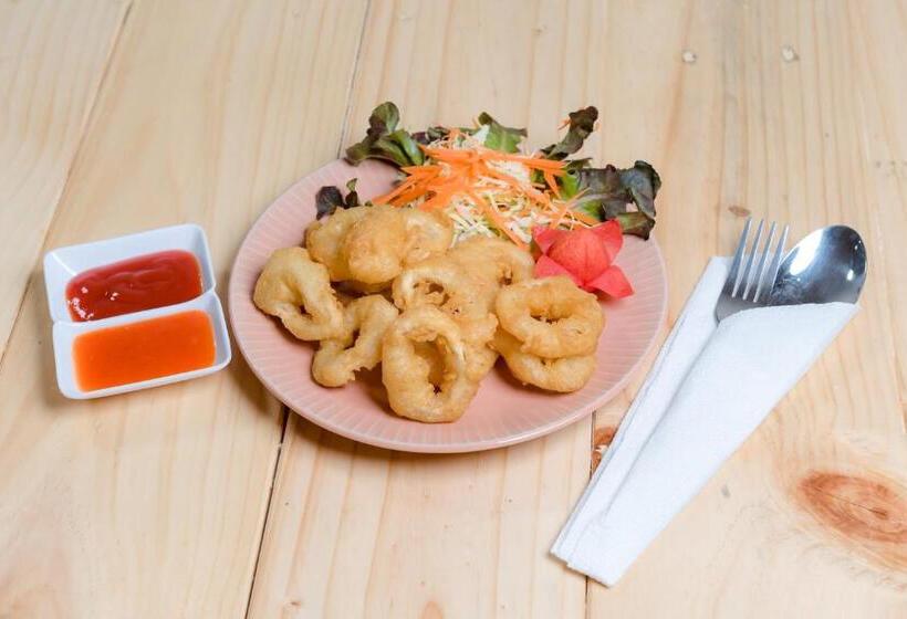 Phanomrung Hostel & Linn Chan Cafe พนมรุ้ง โฮส์เทล แอนด์ ลิณณ์จัง คาเฟ่