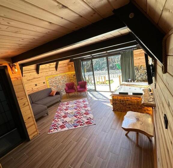 リゾートホテル Seri̇ndere Bungalow