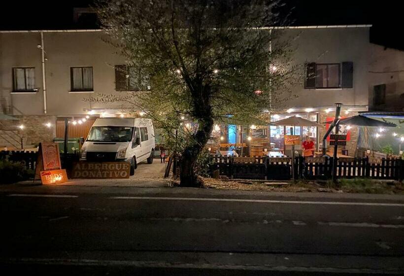 Vagabond Vieiras Beds & Dinner Albergue