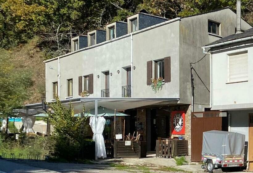 Vagabond Vieiras Beds & Dinner Albergue