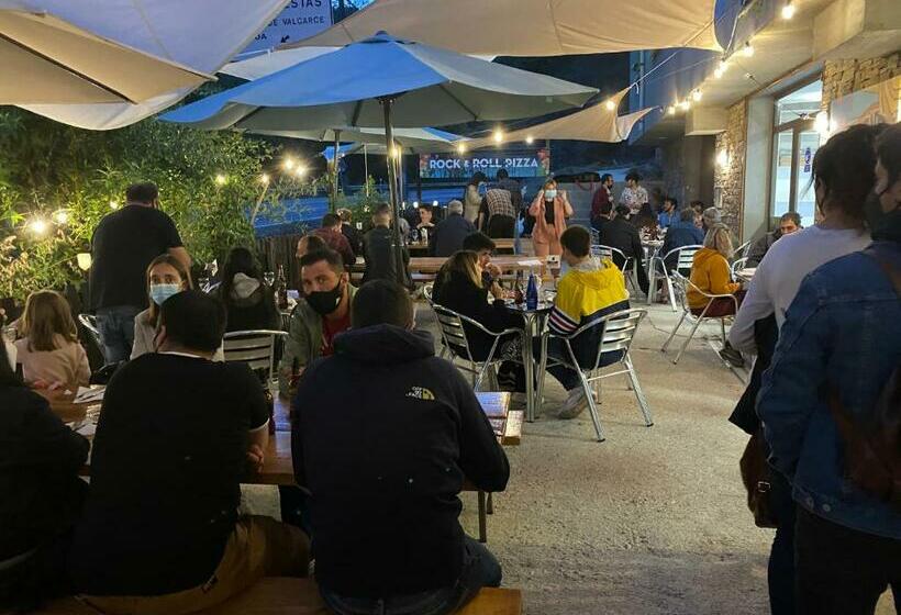 Vagabond Vieiras Beds & Dinner Albergue