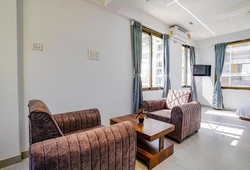 Fabhotel Crystal Inn   Nr Suvarndeep Chowk