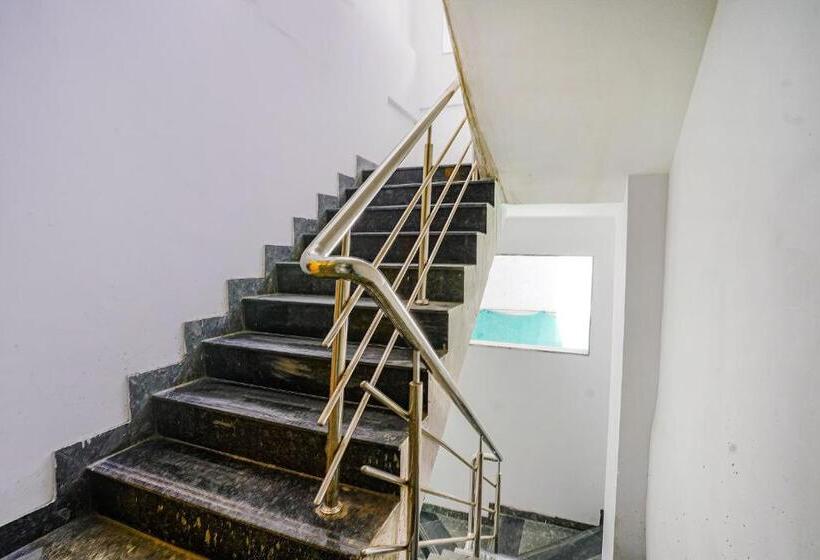 Fabhotel Crystal Inn   Nr Suvarndeep Chowk