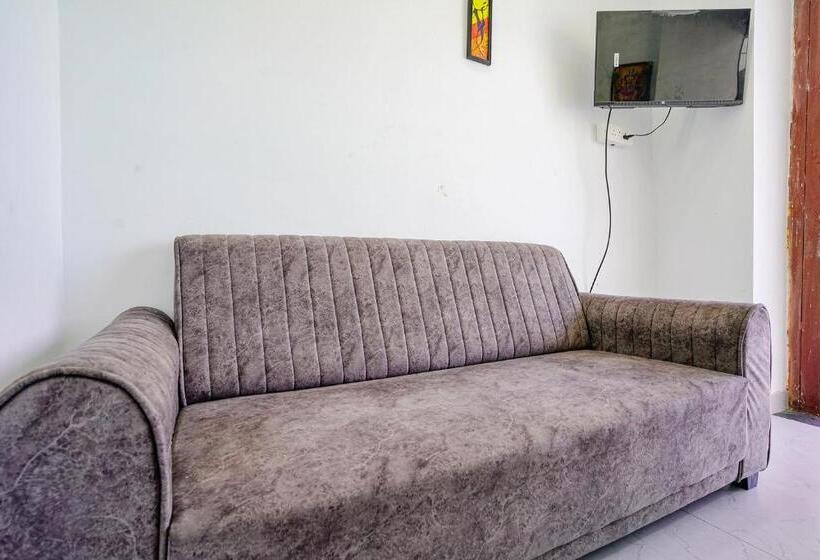 Fabhotel Crystal Inn   Nr Suvarndeep Chowk