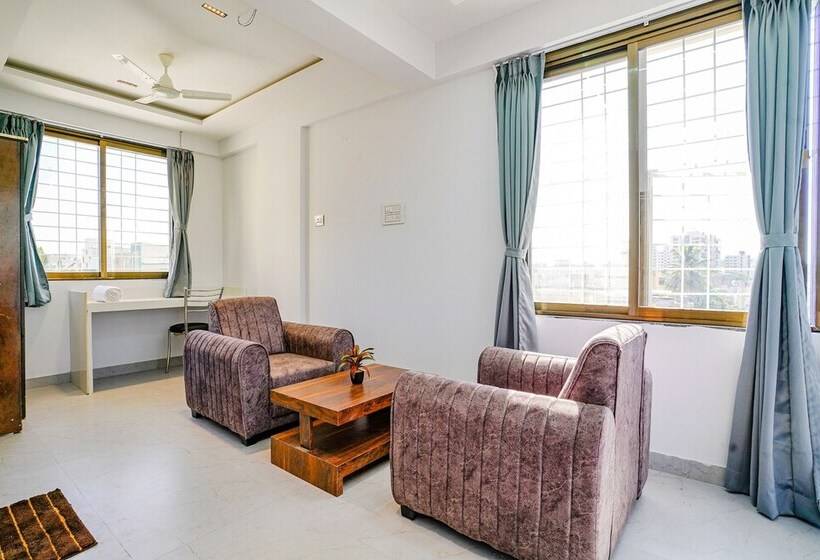 Fabhotel Crystal Inn   Nr Suvarndeep Chowk