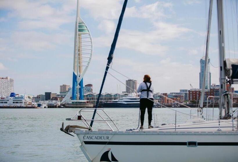 בית מלון כפרי Rooms At Haslar Marina