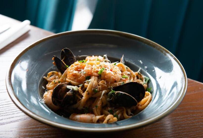 Отель Rooms At Penarth Marina