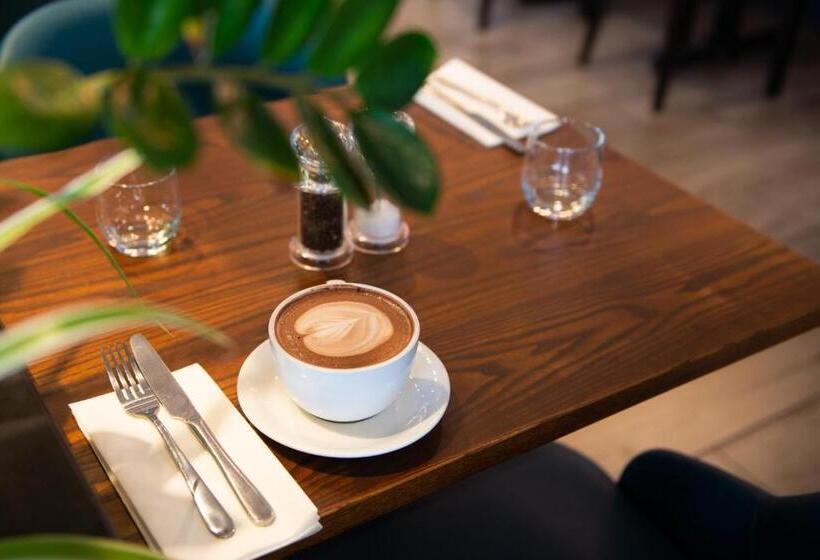 Отель Rooms At Penarth Marina