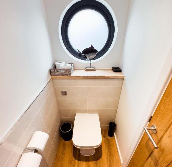 Отель Rooms At Penarth Marina