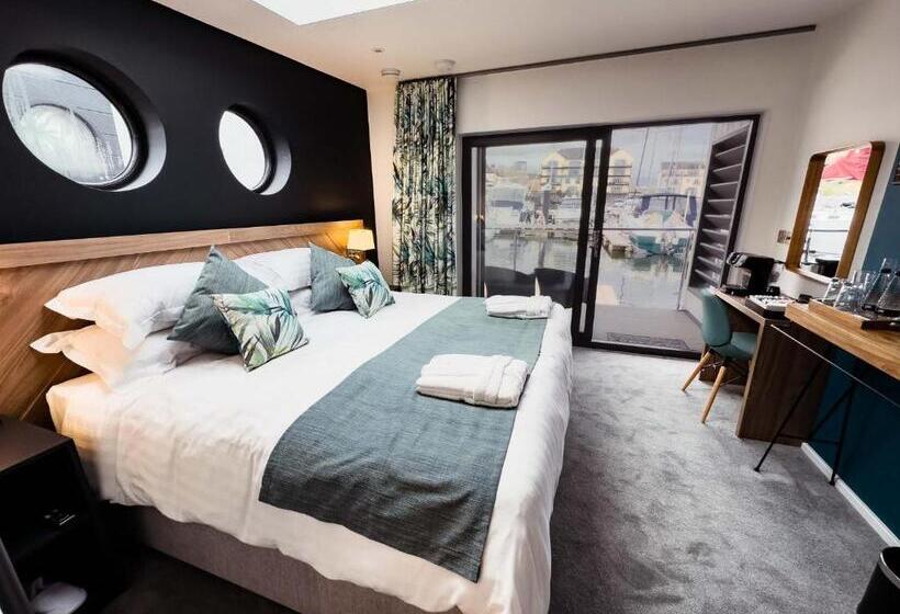 Отель Rooms At Penarth Marina