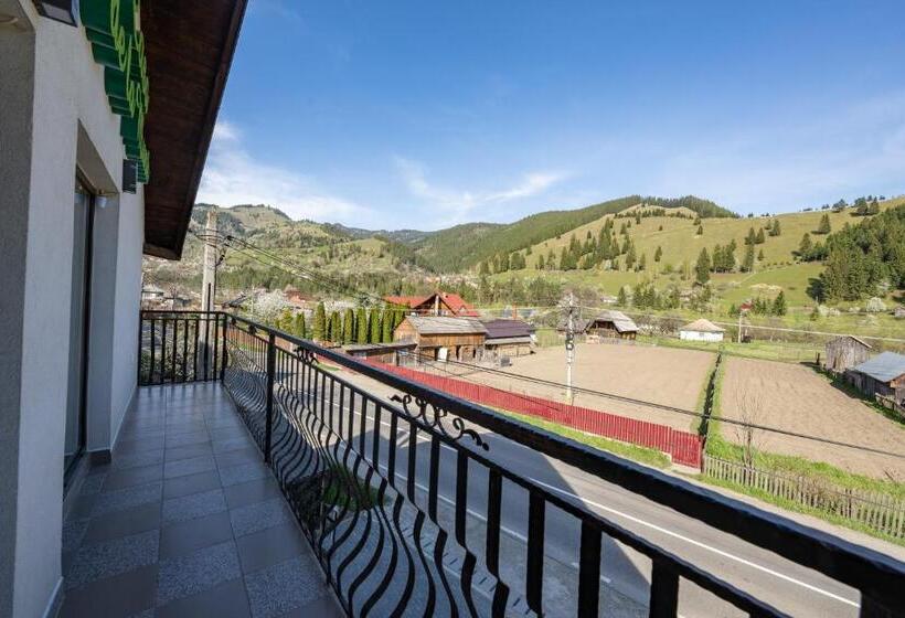 بنسيون Casa De La Munte