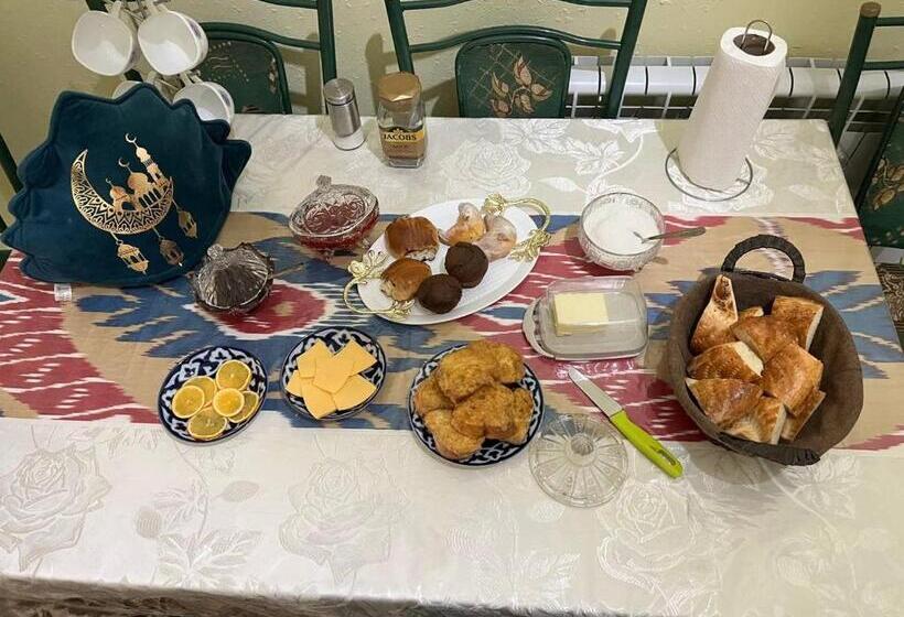 بنسيون Ismail Somoni Guesthouse