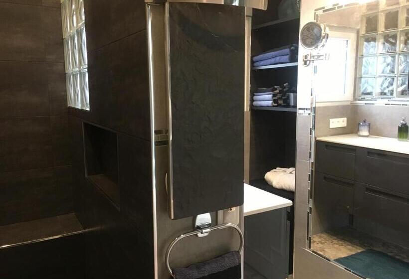 פנסיון Lou Pantai