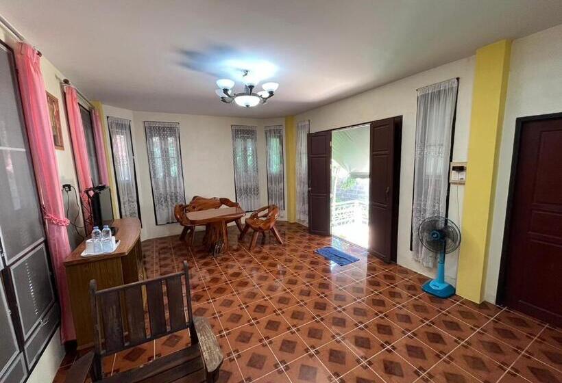 פנסיון Mae Somboon House