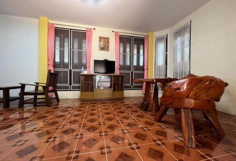 פנסיון Mae Somboon House