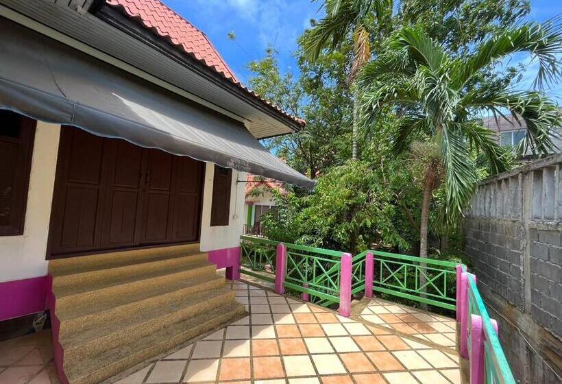 פנסיון Mae Somboon House