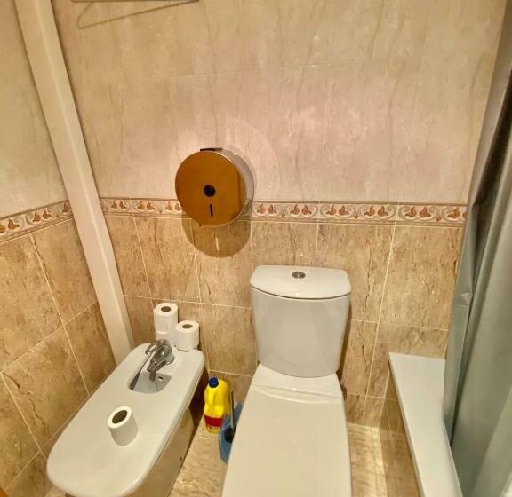 پانسیون Roni Rooms