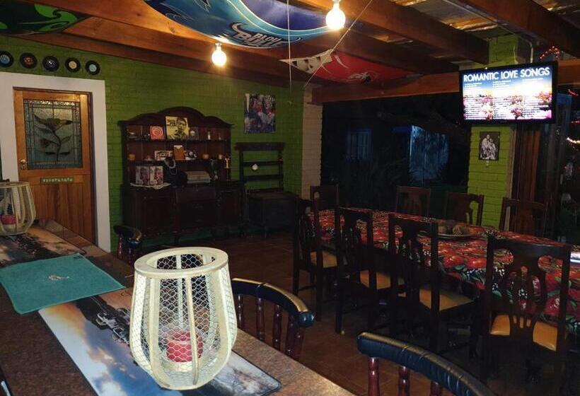 ペンション Uit En Tuis Guesthouse