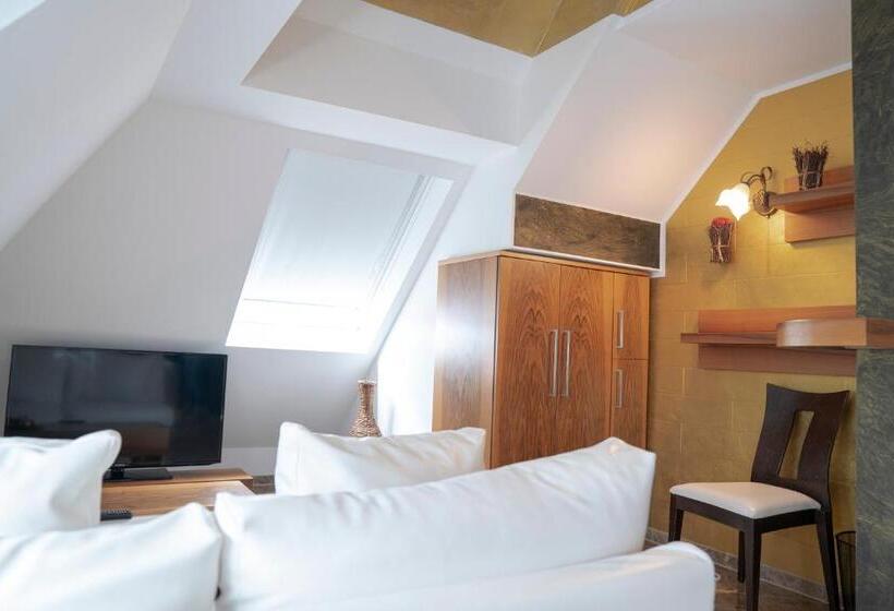 호텔 Alpha & Omega