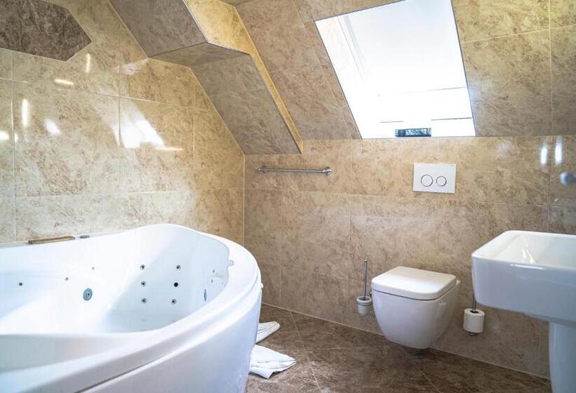 호텔 Alpha & Omega