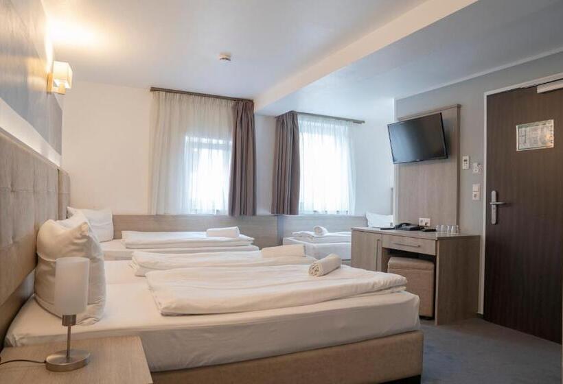 호텔 Alpha & Omega