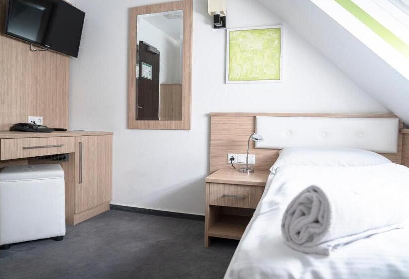 호텔 Alpha & Omega